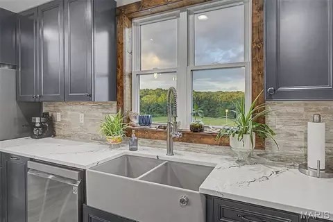 Kitchen - 10 Henebry Hills Ln, Troy, MO 63379 photo 6 of 7