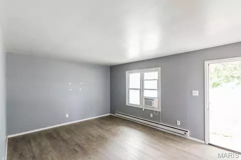 Living - 71 Hannah St, Sullivan, MO 63080 photo 2 of 2