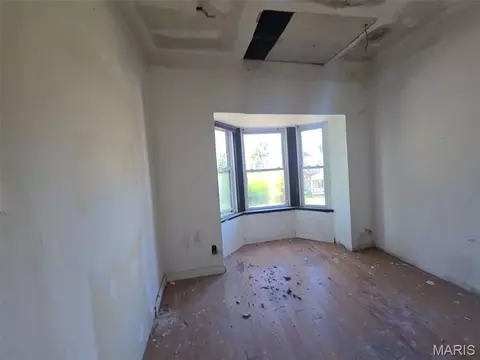 5161 Maple Ave, Saint Louis, MO 63113 photo 2