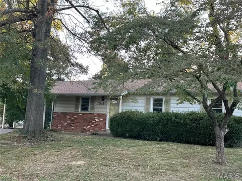 1673 Westwood Dr, Cape Girardeau, MO 63701