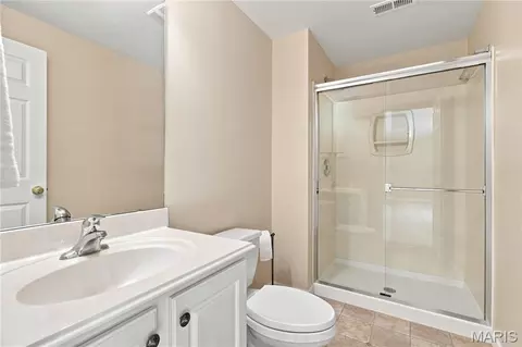 Bath - 944 Daffodil Ridge Dr, O'fallon, MO 63366 photo 3 of 3