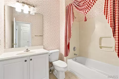 Bath - 944 Daffodil Ridge Dr, O'fallon, MO 63366 photo 2 of 3