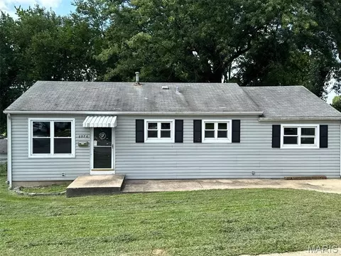 2570 Mullanphy Ln, Florissant, MO 63031