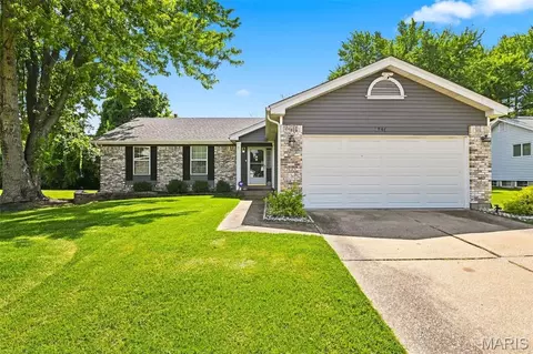 3946 Salvation Rd, Florissant, MO 63034
