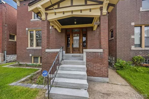 5911 Degiverville Ave, Saint Louis, MO 63112