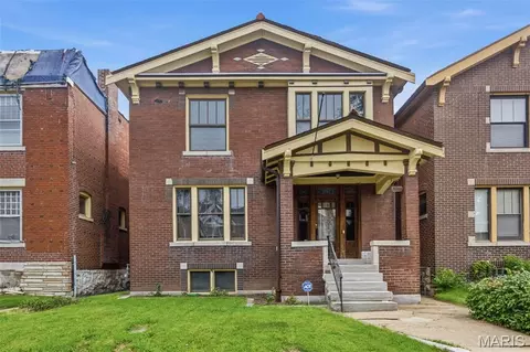 5911 Degiverville Ave, Saint Louis, MO 63112