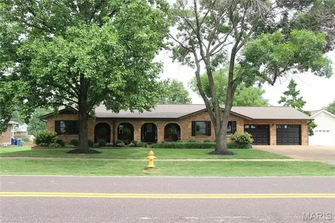 7001 Weber Rd, Saint Louis, MO 63123
