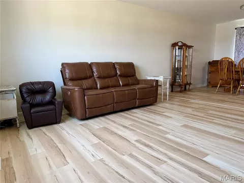 Living - 823 Legolas Ln, Wright City, MO 63390 photo 2 of 5