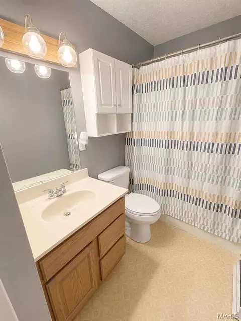 Bath - 137 E 3rd St, Roxana, IL 62084 photo 1 of 3