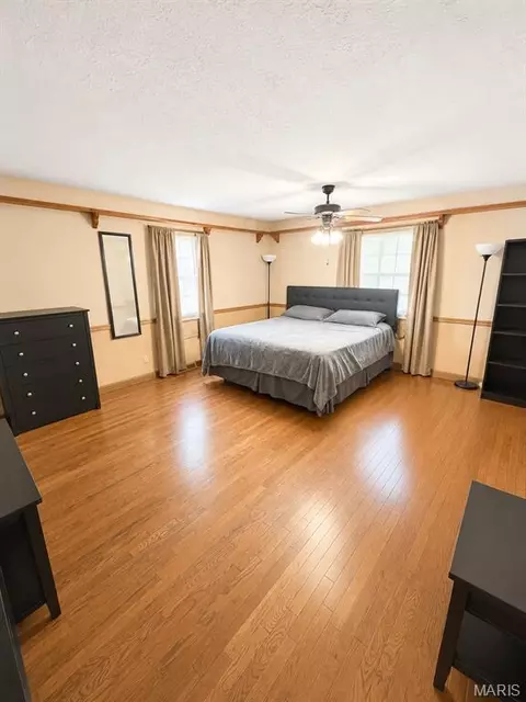 Bedroom - 137 E 3rd St, Roxana, IL 62084 photo 2 of 3