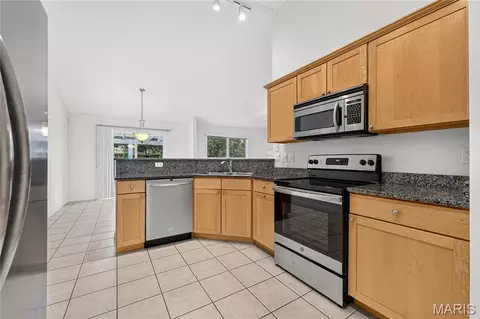 Kitchen - 548 Boulder River Dr, O'fallon, MO 63368 photo 4 of 4