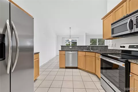 Kitchen - 548 Boulder River Dr, O'fallon, MO 63368 photo 2 of 4