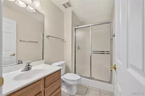 Bath - 548 Boulder River Dr, O'fallon, MO 63368 photo 2 of 7