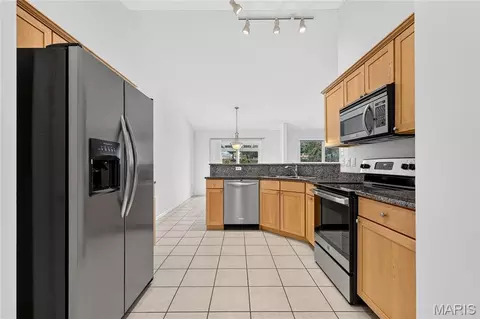 Kitchen - 548 Boulder River Dr, O'fallon, MO 63368 photo 3 of 4