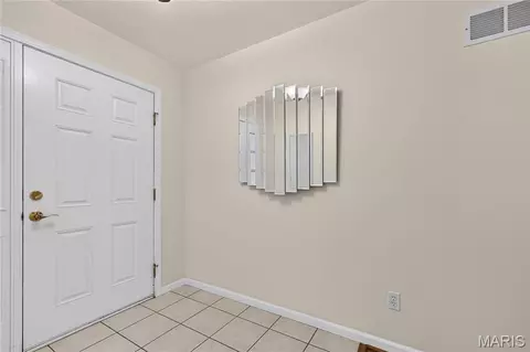 Entry Way - 548 Boulder River Dr, O'fallon, MO 63368 photo 2 of 3