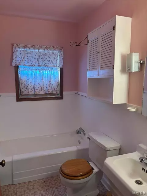 Bath - 1607 N Cedar St, Rolla, MO 65401 photo 2 of 2