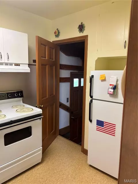 Kitchen - 1607 N Cedar St, Rolla, MO 65401 photo 2 of 4