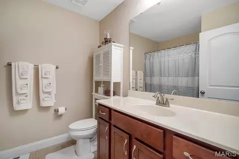 Bath - 178 Oakhurst Dr, O'fallon, MO 63368 photo 2 of 3