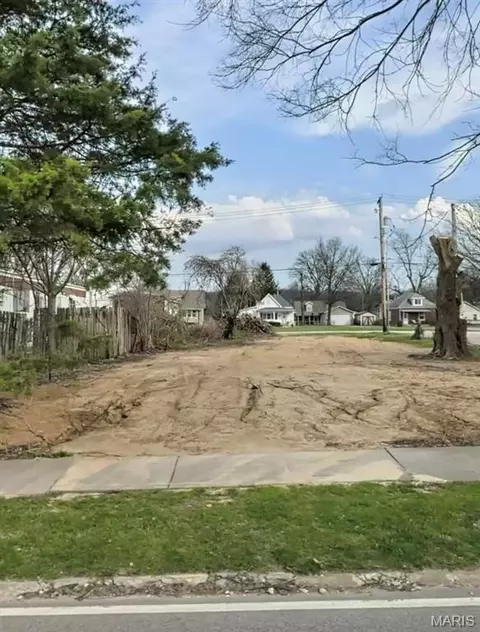 218 N Main St, Dupo, IL 62239