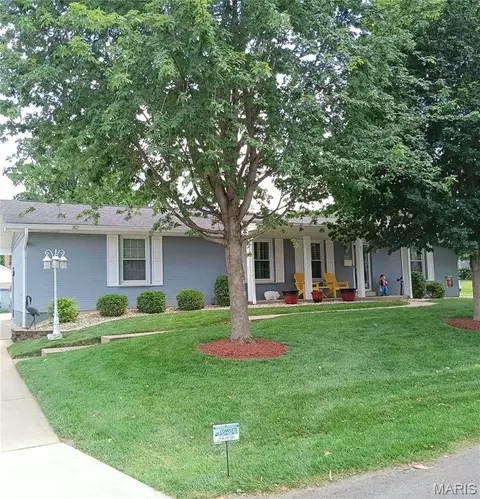 910 N Saint Jacques St, Florissant, MO 63031