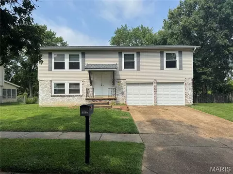 5817 Dove Meadow Ct, Saint Louis, MO 63129