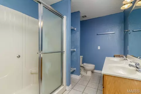 Bath - 39 Bedrock Ln, Conway, MO 65632 photo 1 of 2