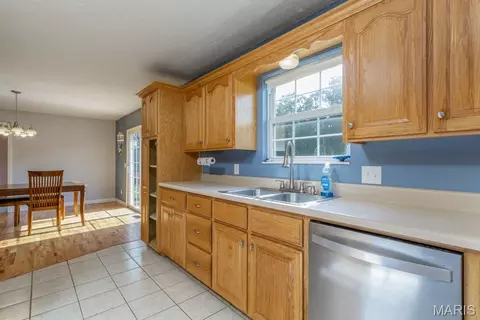 Kitchen - 39 Bedrock Ln, Conway, MO 65632 photo 2 of 2