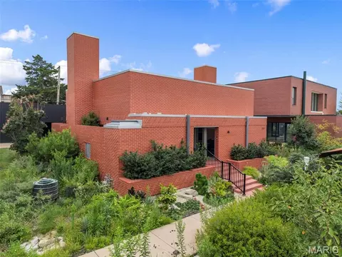 3830 Olive St, Saint Louis, MO 63108