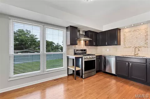 Kitchen - 322 New Ballwin Rd, Ballwin, MO 63021 photo 1 of 3