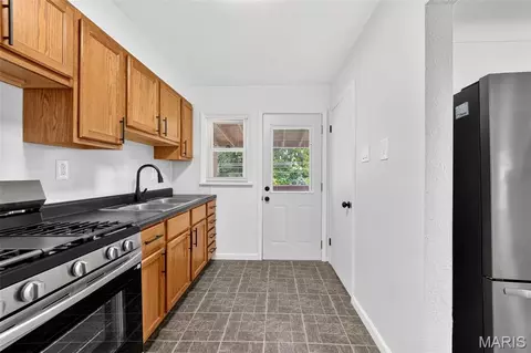 Kitchen - 8548 Kathlyn Dr, Berkeley, MO 63134 photo 2 of 3