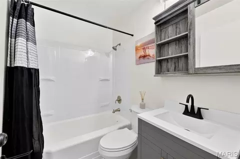 Bath - 8548 Kathlyn Dr, Berkeley, MO 63134 photo 1 of 1