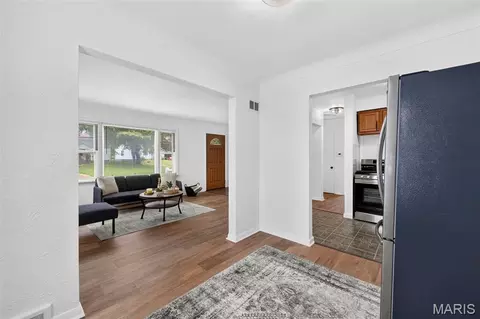 Entry Way - 8548 Kathlyn Dr, Berkeley, MO 63134 photo 1 of 1