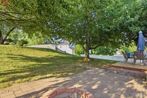 Exterior - 930 Benjamin Dr, O'fallon, IL 62269 photo 11 of 16