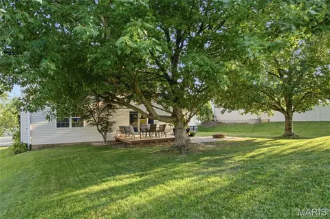 Exterior - 930 Benjamin Dr, O'fallon, IL 62269 photo 12 of 16