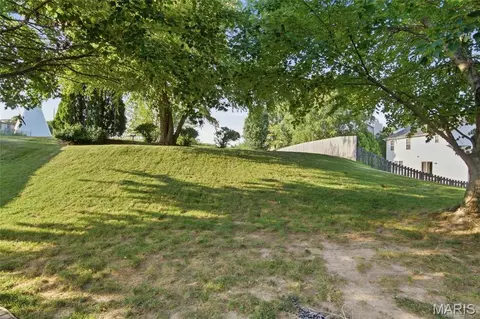 Exterior - 930 Benjamin Dr, O'fallon, IL 62269 photo 9 of 16