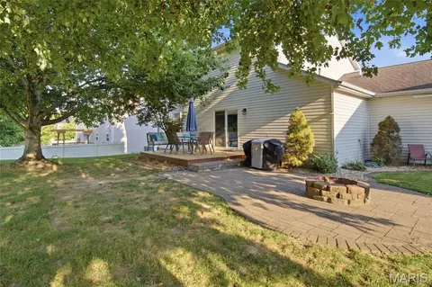 Exterior - 930 Benjamin Dr, O'fallon, IL 62269 photo 5 of 16