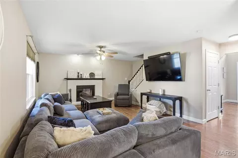 Living - 930 Benjamin Dr, O'fallon, IL 62269 photo 2 of 7