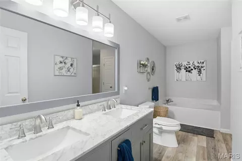 Bath - 930 Benjamin Dr, O'fallon, IL 62269 photo 2 of 5