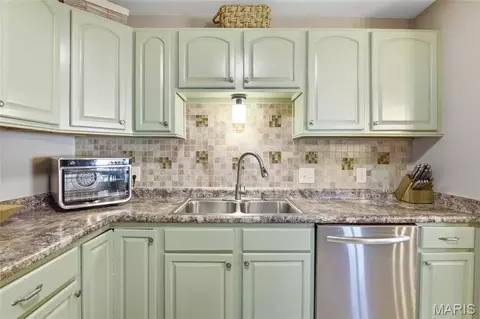 Kitchen - 930 Benjamin Dr, O'fallon, IL 62269 photo 3 of 6