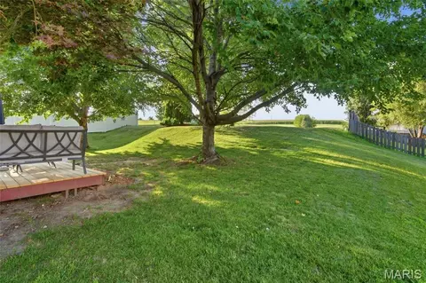 Exterior - 930 Benjamin Dr, O'fallon, IL 62269 photo 15 of 16