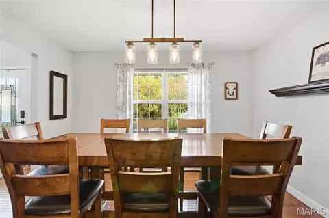 Dining - 930 Benjamin Dr, O'fallon, IL 62269 photo 4 of 5