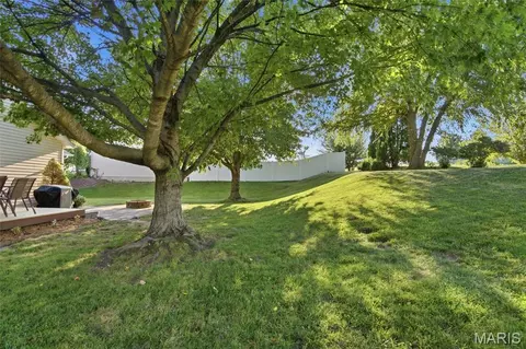 Exterior - 930 Benjamin Dr, O'fallon, IL 62269 photo 13 of 16