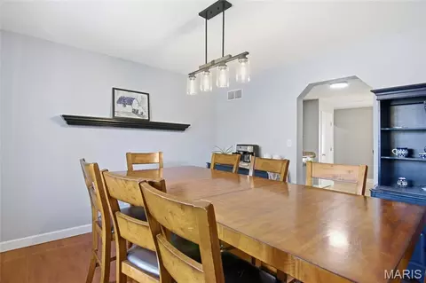 Dining - 930 Benjamin Dr, O'fallon, IL 62269 photo 2 of 5