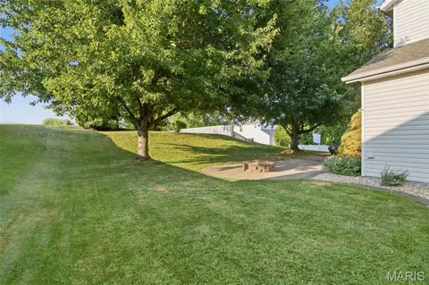 Exterior - 930 Benjamin Dr, O'fallon, IL 62269 photo 3 of 16