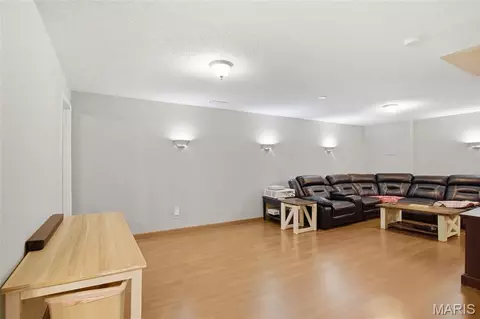 Living - 930 Benjamin Dr, O'fallon, IL 62269 photo 6 of 7