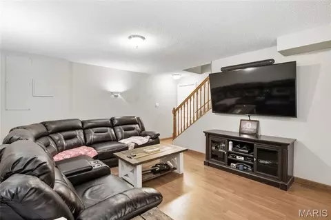 Living - 930 Benjamin Dr, O'fallon, IL 62269 photo 7 of 7