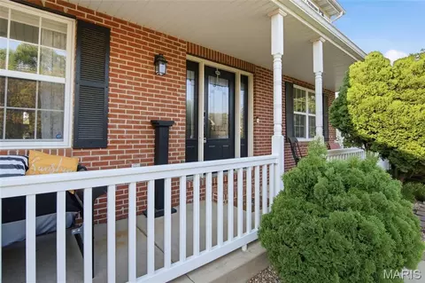 Exterior - 930 Benjamin Dr, O'fallon, IL 62269 photo 2 of 16