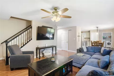 Living - 930 Benjamin Dr, O'fallon, IL 62269 photo 3 of 7
