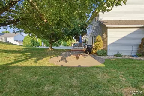 Exterior - 930 Benjamin Dr, O'fallon, IL 62269 photo 4 of 16
