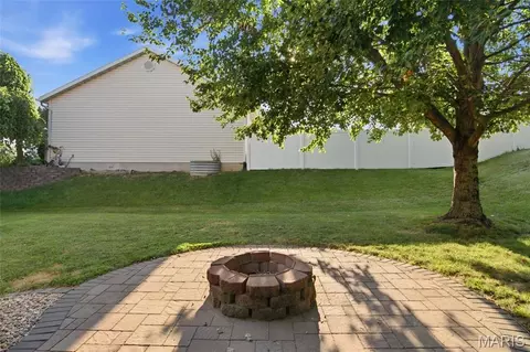 Exterior - 930 Benjamin Dr, O'fallon, IL 62269 photo 8 of 16